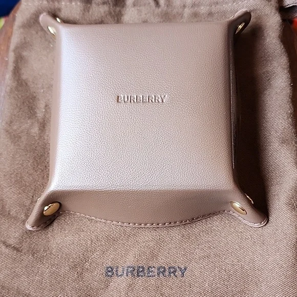 Burberry Hero Trinket Tray or Valet Tray New With Dustbag - Picture 1 of 4